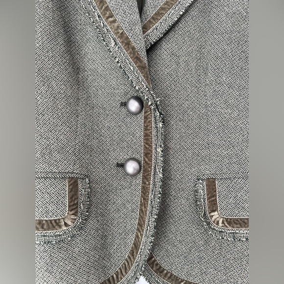 Blazer - Picture 2 of 6